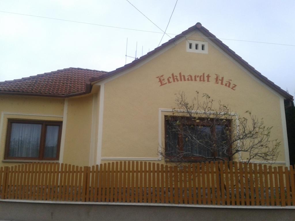 Eckhardt Vendeghaz Hotel Villány Exterior foto
