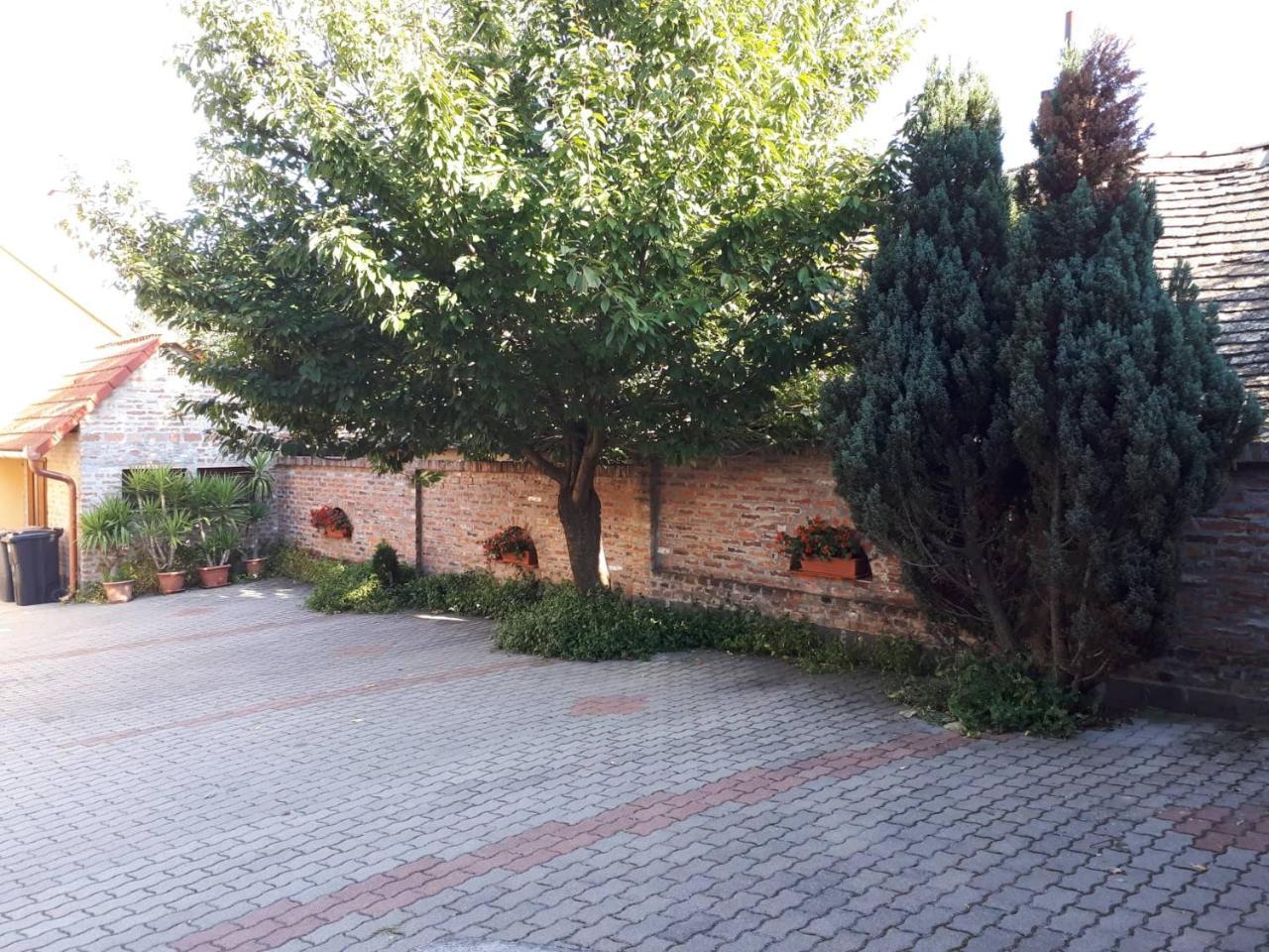 Eckhardt Vendeghaz Hotel Villány Exterior foto